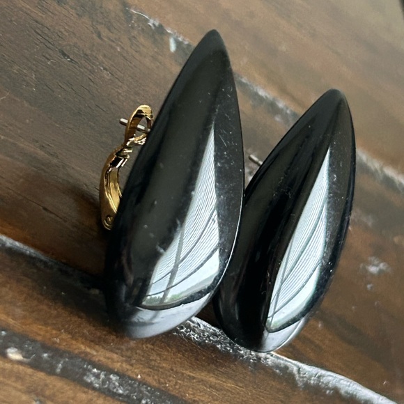 80’d Black Almond Shaped Acrylic Statement Clip Earrings - Picture 3 of 7